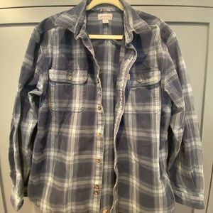 Carhartt 100% cotton heavy weight button down. Men’s size large, blues